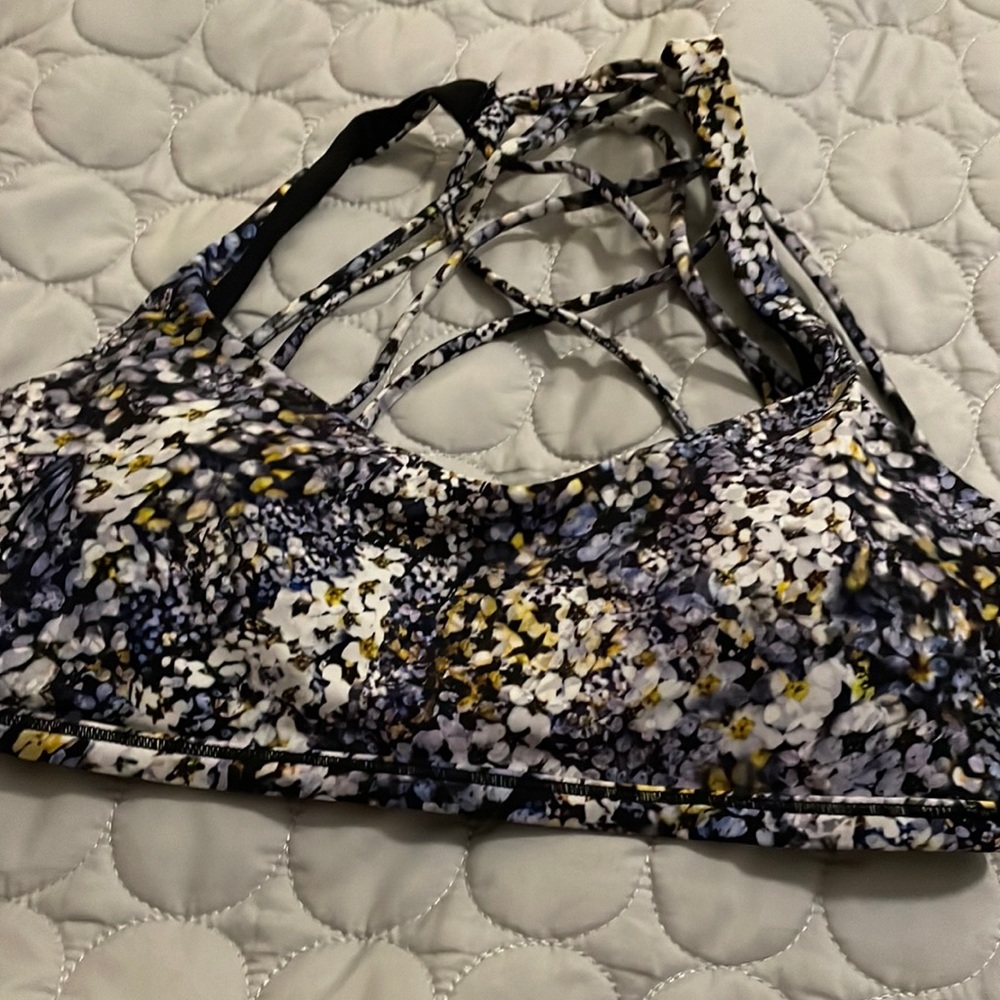 Lululemon Free to Be Bra size 6